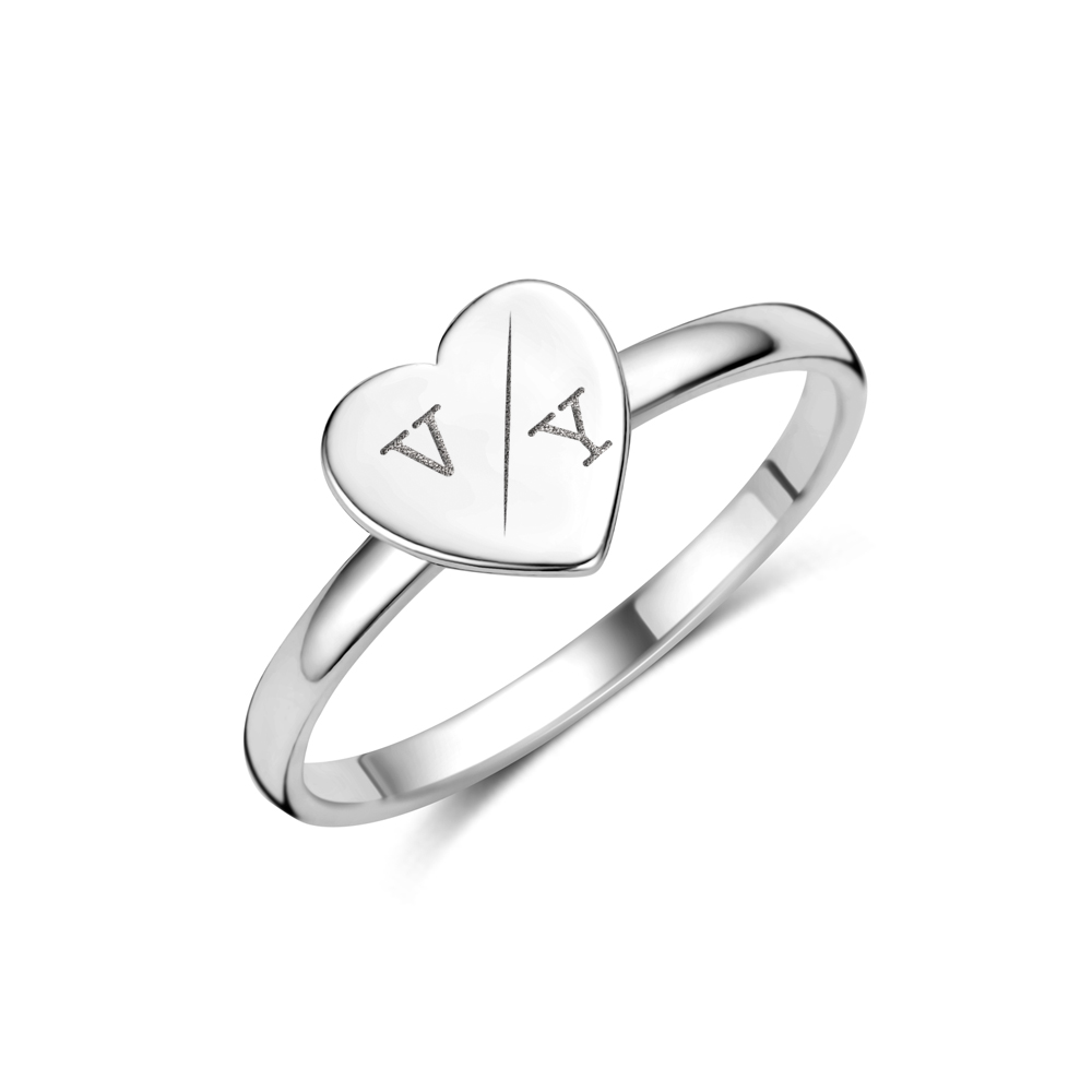Zilveren ring met hartje en initialen