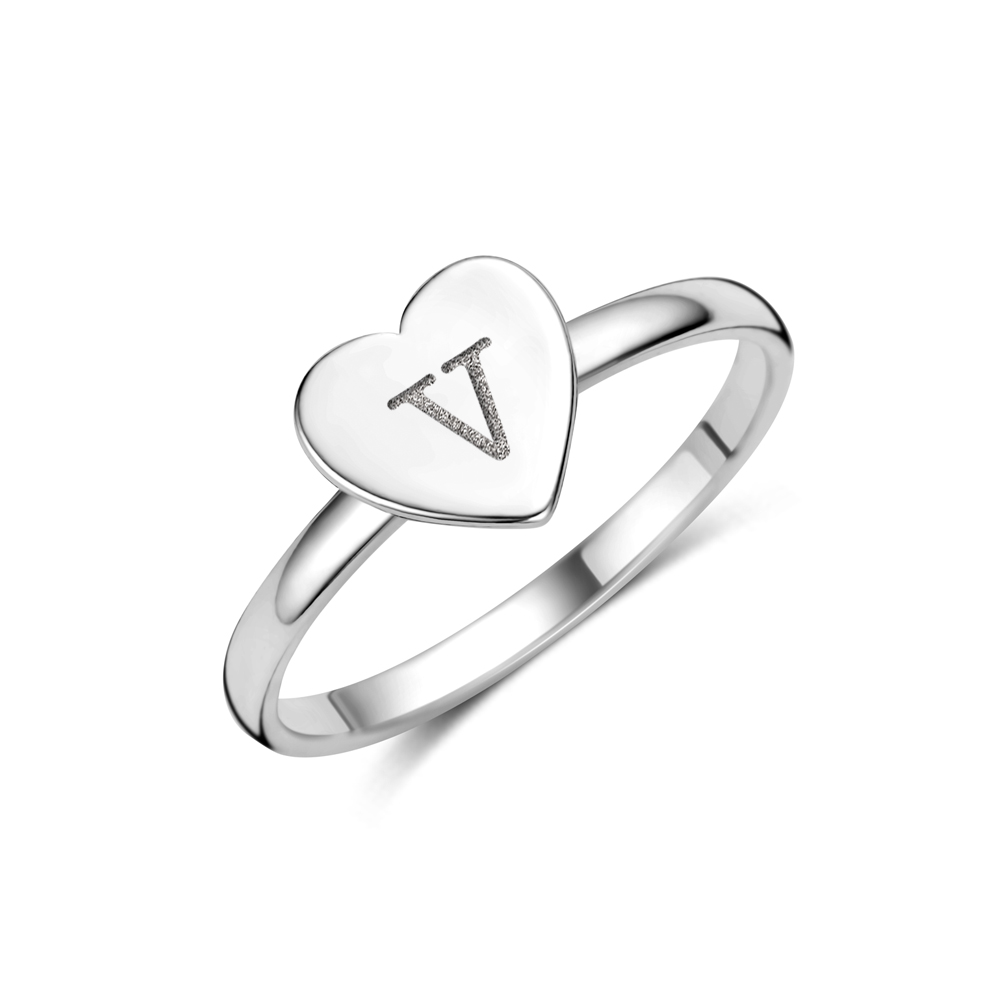 Zilveren ring met hartje en initialen
