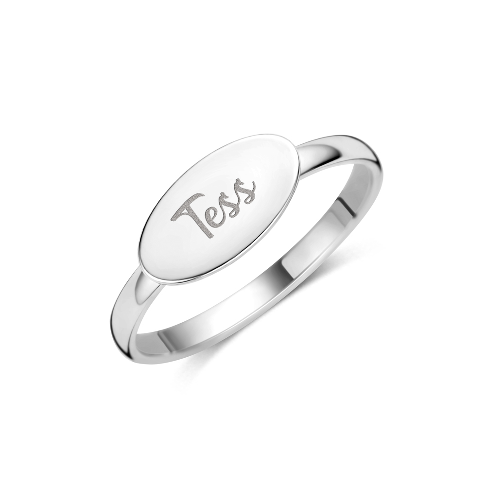Zilveren ring met ovaal en naam