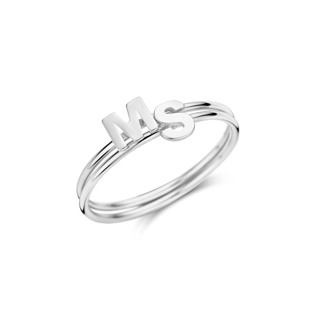 Zilveren ring letter