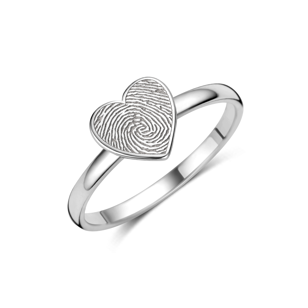 Zilveren ring met hartje en vingerafdruk