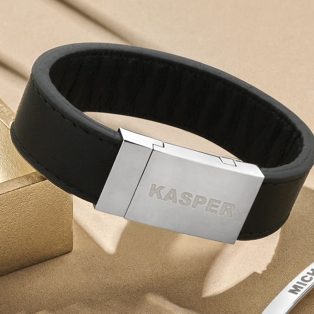 Zwarte leren armband met gravure