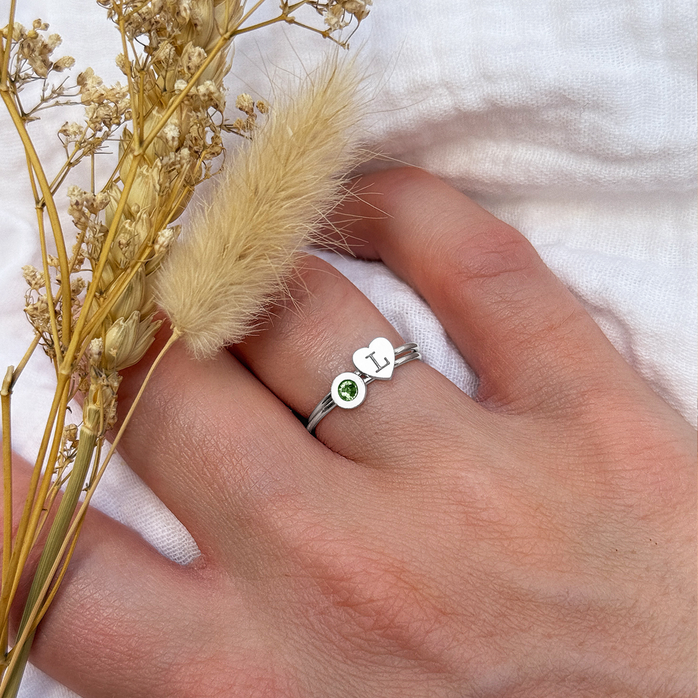 Zilveren ring met hartje en initialen