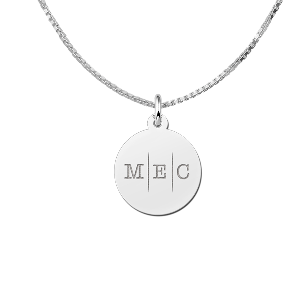 Zilveren ketting met drie letters