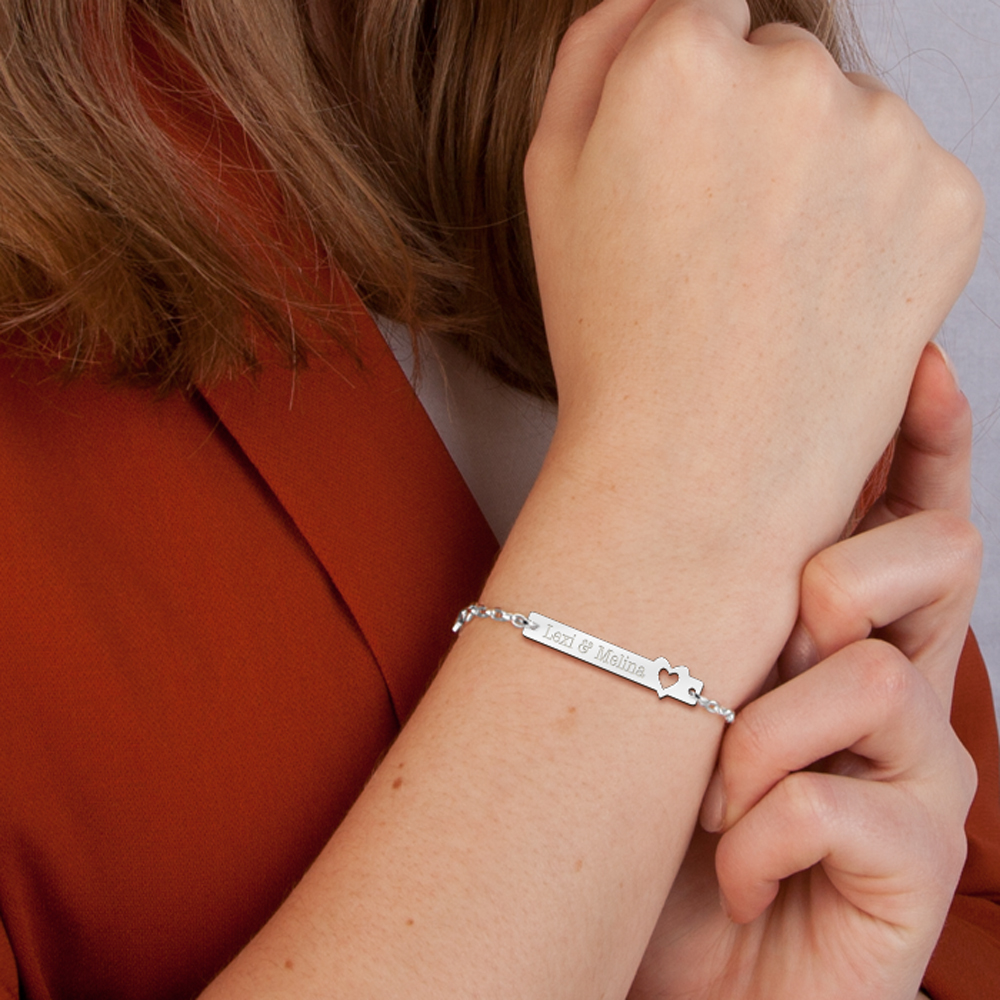 Zilveren bar armband met naamgravure en hartje