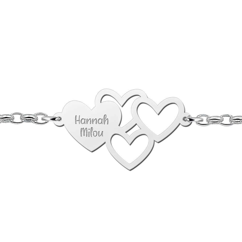 Zilveren armband met namen en hartjes