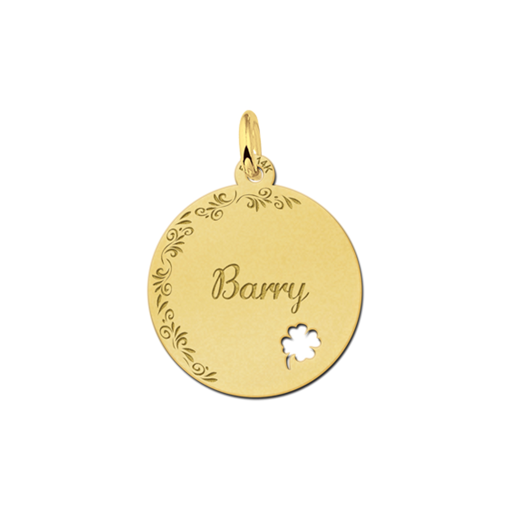 Graveren in een elegante gouden hanger met klavertje 4
